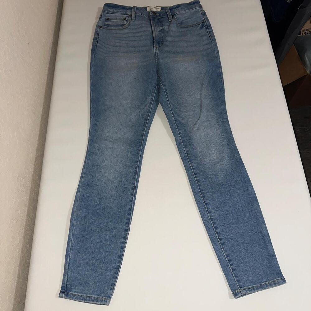 Nwt light wash universal thread skinny jeans